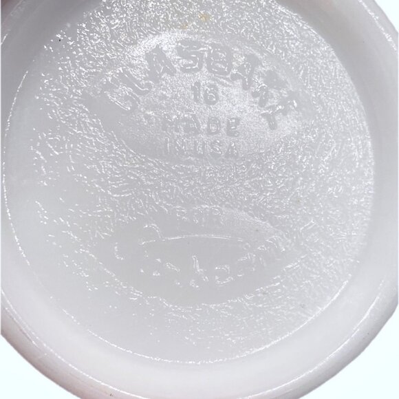 Vintage Glasbake Sunbeam 20 CJ Spouted Milk Glass Mixing Bowl 9 Glassbake 1 EVC - Picture 5 of 6